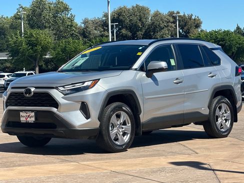 Used 2025 Toyota RAV4 XLE AWD/4WD image 8