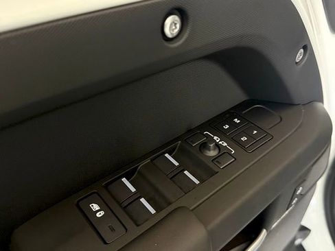 New 2025 Land Rover Defender 130 X-Dynamic SE image 25