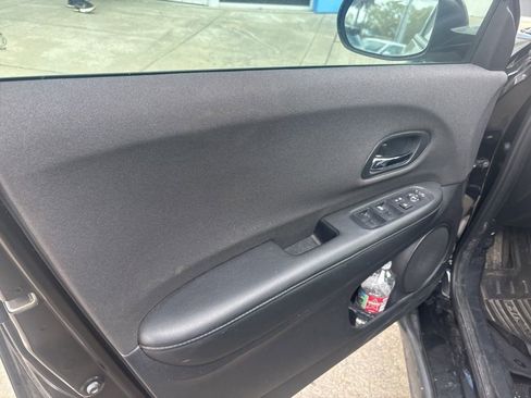 Used 2019 Honda HR-V LX image 6