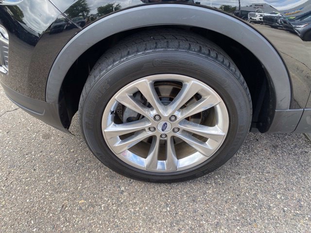 Used 2018 Ford Explorer XLT w/ Equipment Group 202A AWD/4WD image 14