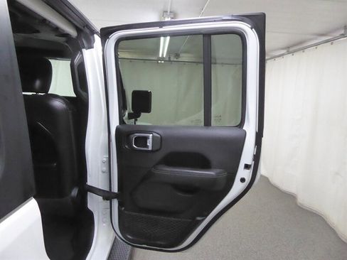 Used 2020 Jeep Wrangler Unlimited Sahara w/ Dual Top Group AWD/4WD image 32