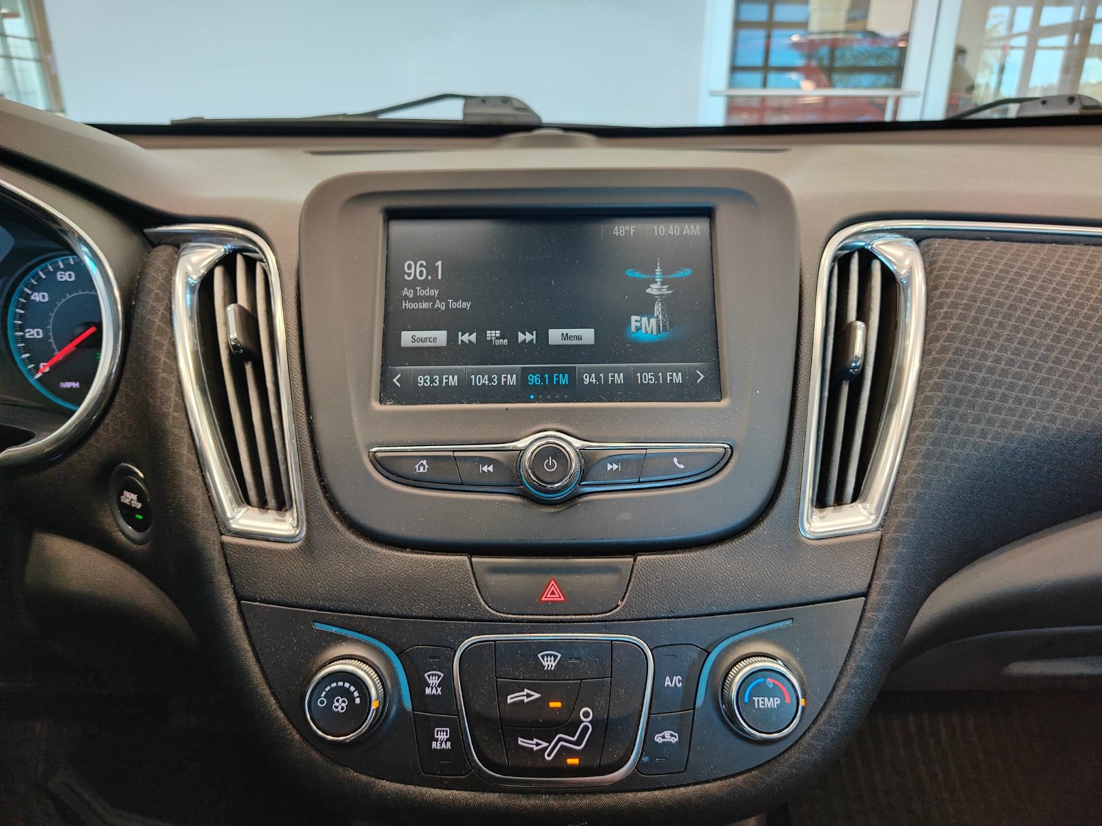 Used 2017 Chevrolet Malibu LT FWD image 13