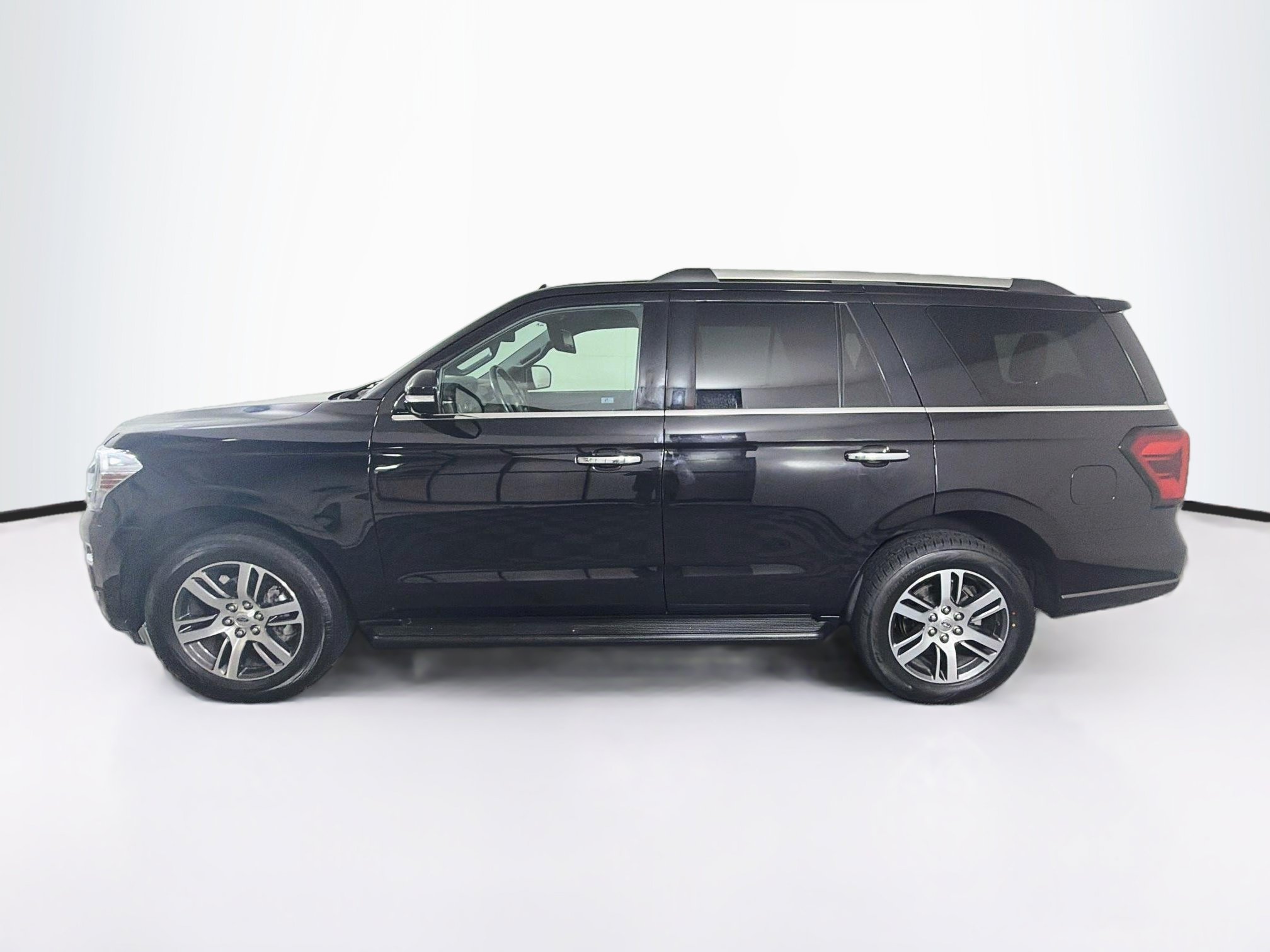 Used 2024 Ford Expedition Limited RWD image 4