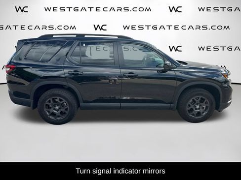 Used 2025 Honda Pilot TrailSport image 23