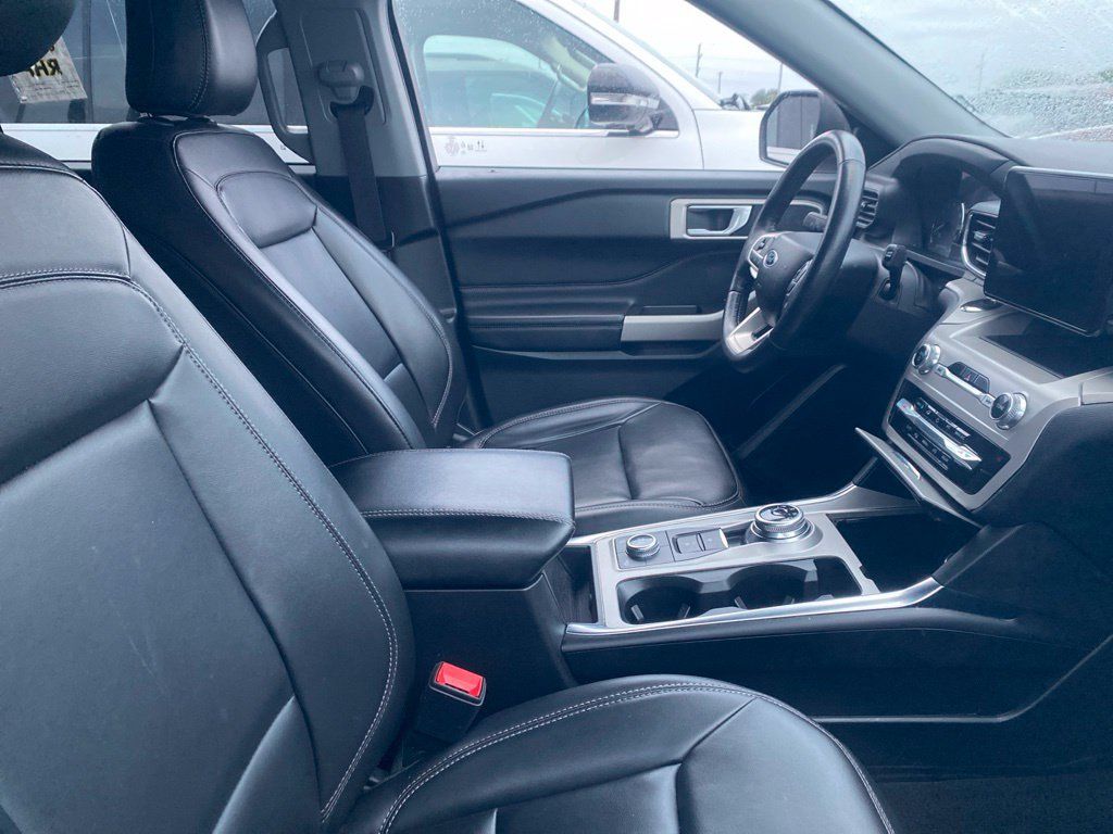 Used 2023 Ford Explorer XLT w/ Equipment Group 202A AWD/4WD image 7