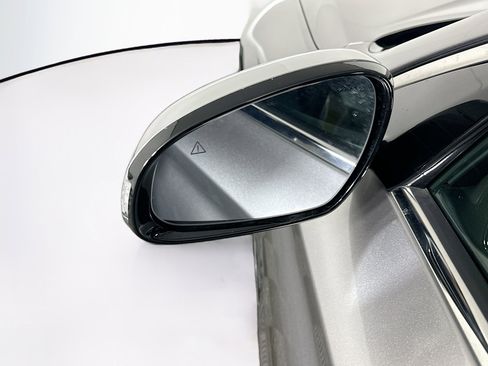 Used 2025 Genesis G70 2.5T image 16