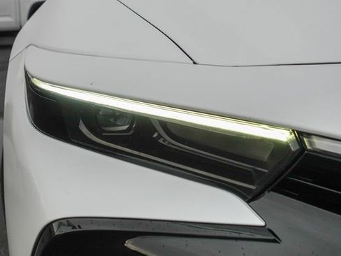 Certified 2023 Toyota Crown XLE image 5