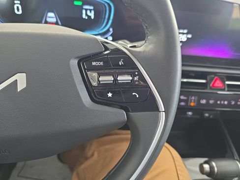 Certified 2025 Kia Niro EX FWD image 18