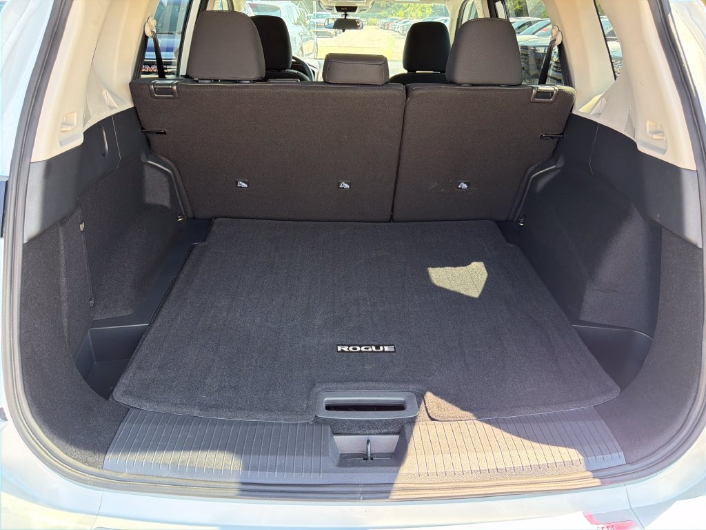 Certified 2026 Nissan Rogue SV FWD image 23