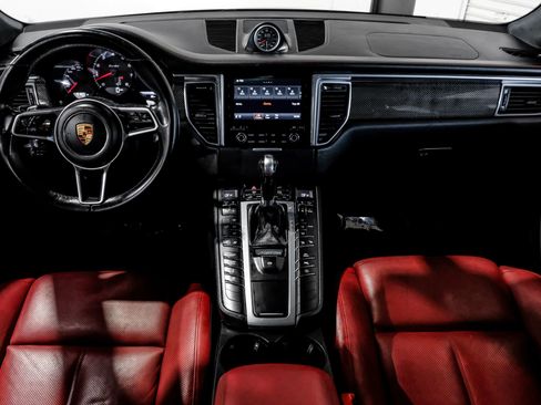 Used 2017 Porsche Macan Turbo image 16