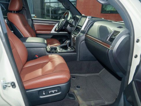 Used 2021 Toyota Land Cruiser image 11