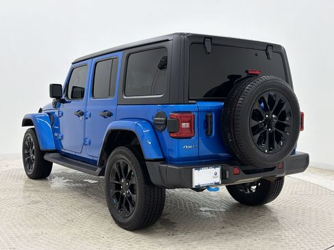 Used 2022 Jeep Wrangler Unlimited Sahara w/ Cold Weather Group AWD/4WD image 3