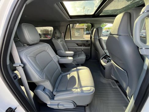 Used 2019 Lincoln Navigator L Reserve AWD/4WD image 11