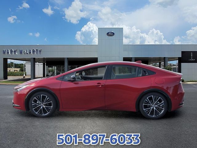 Used 2025 Toyota Prius XLE FWD image 2