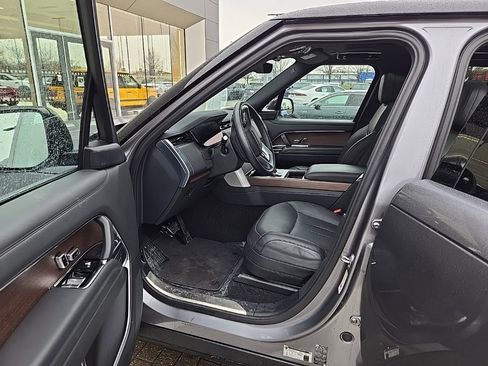 Used 2024 Land Rover Range Rover SE image 12
