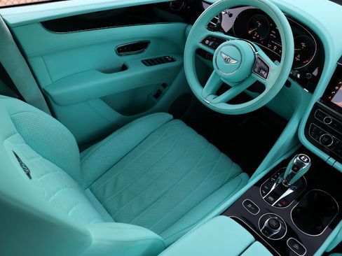 Used 2021 Bentley Bentayga image 22