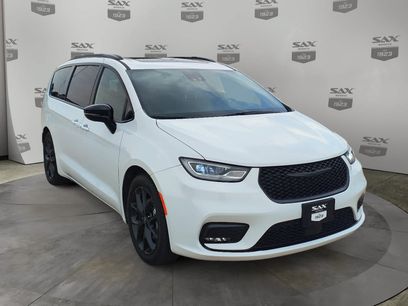 Used 2025 Chrysler Pacifica Limited