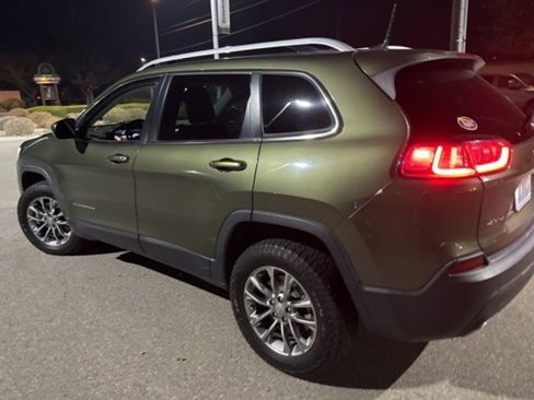 Used 2019 Jeep Cherokee Latitude Plus w/ Comfort/Convenience Group image 16