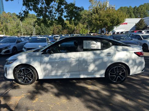 New 2025 Nissan Sentra SR image 4