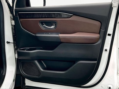 Used 2025 Honda Pilot Elite image 29