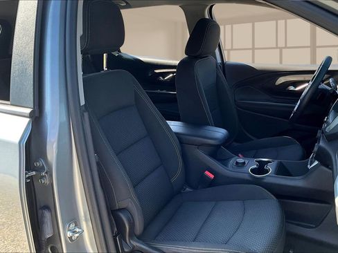 Used 2024 GMC Terrain SLE image 27