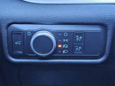 Used 2022 Ford Explorer XLT image 21