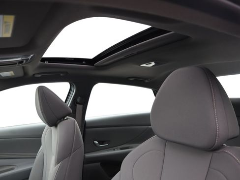 Certified 2025 Hyundai Elantra SEL image 22