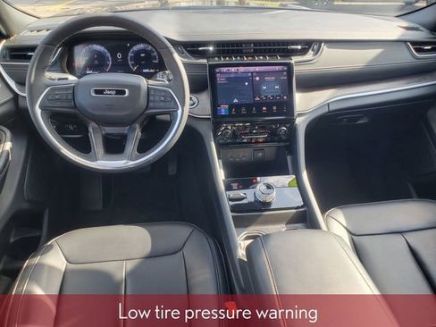 Used 2025 Jeep Grand Cherokee Limited w/ Black Appearance Package image 36