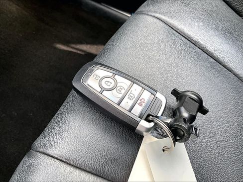 Used 2020 Ford Edge Titanium FWD image 15