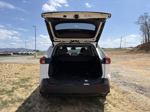 Used 2024 Toyota RAV4 XLE w/ Convenience Package AWD/4WD image 11