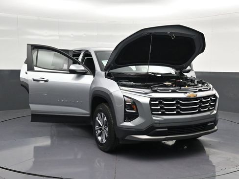 Used 2025 Chevrolet Equinox LT w/ Safety and Technology Package FWD image 36