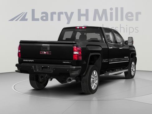 Used 2018 GMC Sierra 2500 Denali w/ Duramax Plus Package AWD/4WD image 2