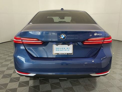 Certified 2025 BMW 530i w/ Premium Package RWD image 6