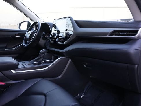 Used 2022 Toyota Highlander XLE image 22
