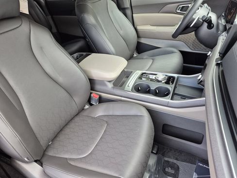 New 2026 Kia Carnival EX FWD image 15