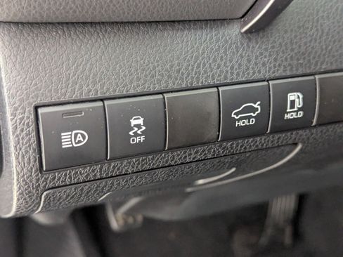 Used 2020 Toyota Camry LE image 18