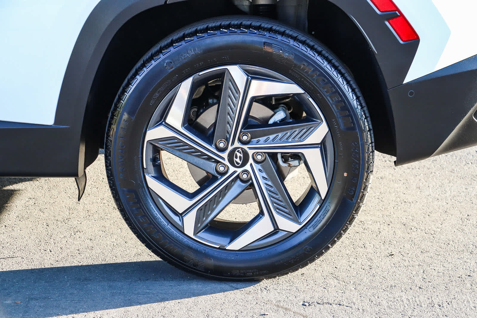Certified 2024 Hyundai Tucson Limited AWD/4WD image 12