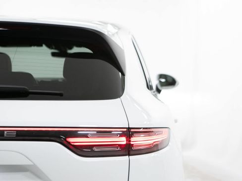 Certified 2023 Porsche Cayenne AWD/4WD image 21