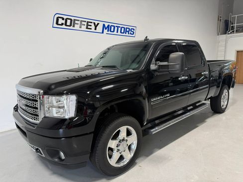 Used 2013 GMC Sierra 2500 Denali w/ Suspension Package, Off-Road AWD/4WD image 2