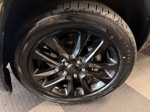 Used 2019 Jeep Grand Cherokee Altitude AWD/4WD image 5