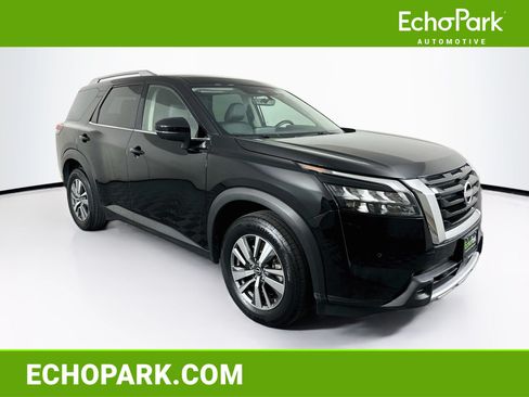 Used 2025 Nissan Pathfinder SL FWD image 1