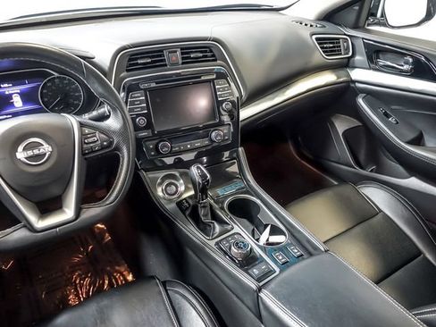 Used 2023 Nissan Maxima SV w/ Floor Mat Group FWD image 17
