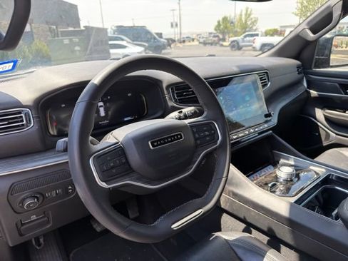 Used 2024 Jeep Wagoneer L Series II w/ Flexible Seating Group AWD/4WD image 8