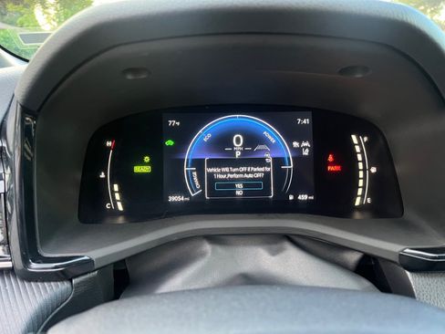 Used 2025 Toyota Camry SE FWD image 13