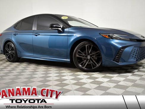 Used 2025 Toyota Camry XSE image 1