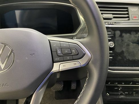 Used 2022 Volkswagen Tiguan SE image 23