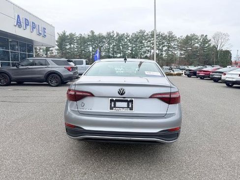 Used 2024 Volkswagen Jetta S image 5