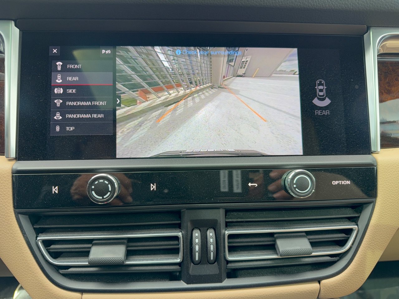Certified 2023 Porsche Macan S AWD/4WD image 24