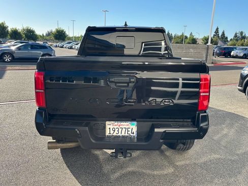 Used 2025 Toyota Tacoma TRD Sport w/ TRD Sport Upgrade Package AWD/4WD image 6