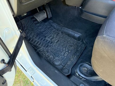 Used 2014 Jeep Wrangler Unlimited Sport image 21